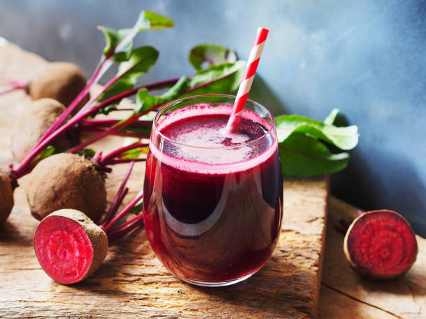 Suco roxo de beterraba com maçã e limão