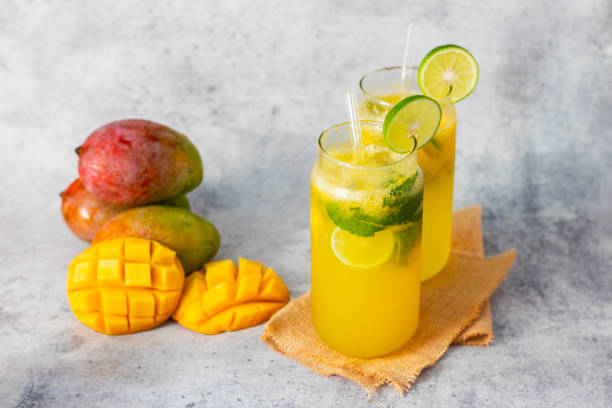 Suco cremoso de manga com limão