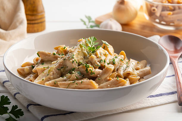 Penne cremoso ao molho branco